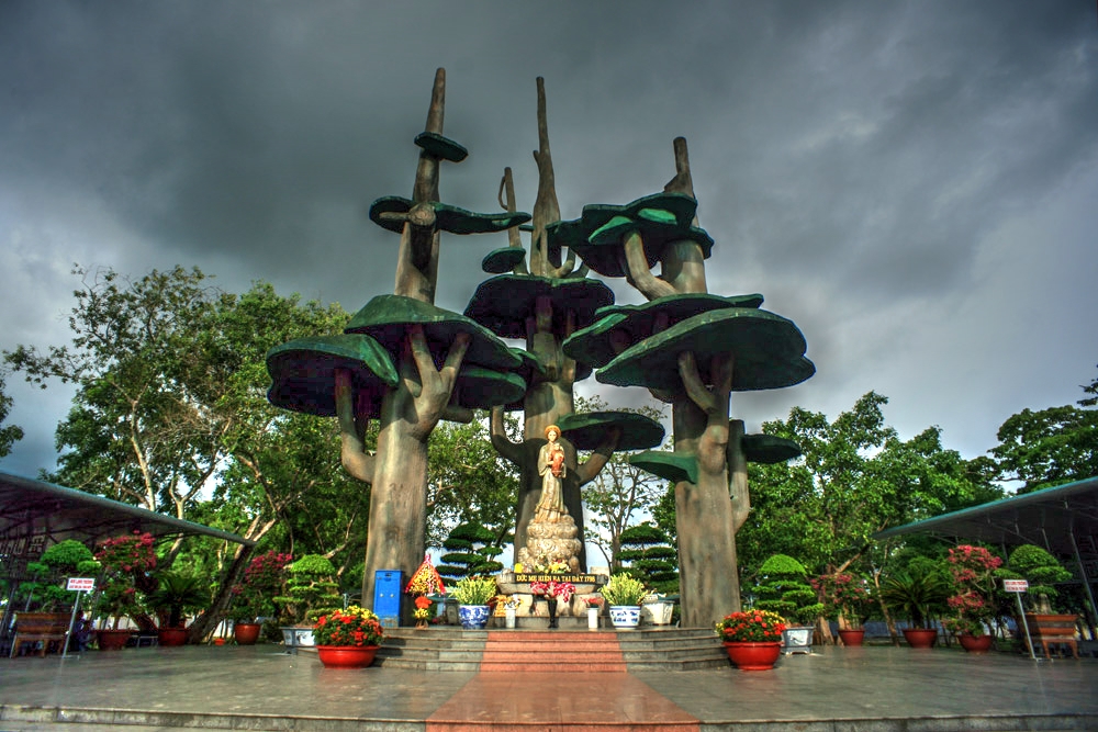 Image result for the shrine of lavang in việt nam