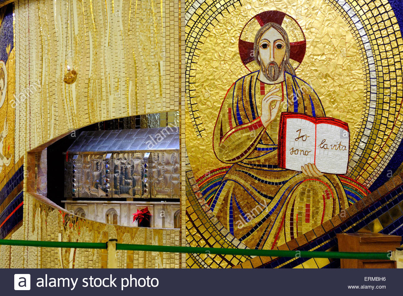 Apulia San Giovanni Rotondo The sanctuary of S. Pius lower church and the  tomb of Padre Pio Stock Photo - Alamy