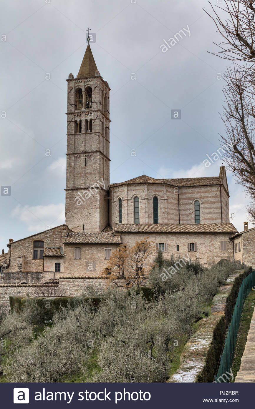 Basilica di Santa Chiara alla Basilica di Santa Chiara ad Assisi, Perugia,  Umbria, Italia Foto stock - Alamy
