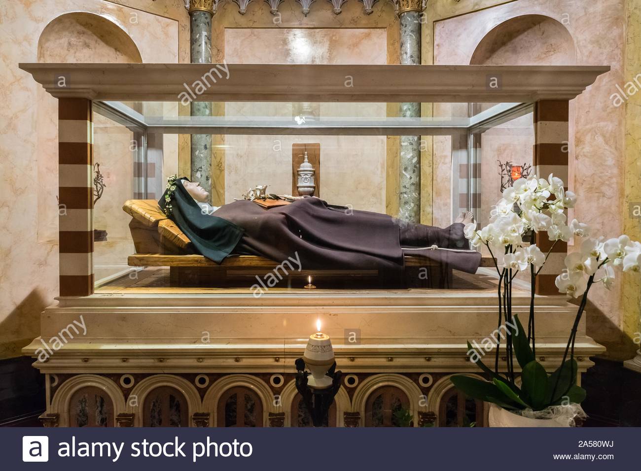 Tomb of Saint Clare, Crypt, Basilica of Santa Chiara, Assisi, Province of  Perugia, Umbria, Italy Stock Photo - Alamy