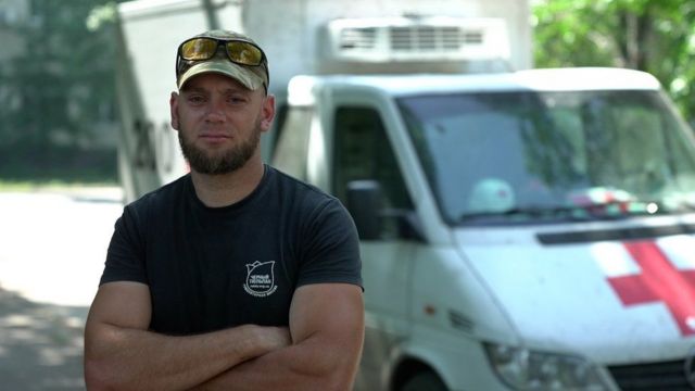 Aleksey Yukov và đồng đội thu lượm xác các binh sĩ Ukraine và Nga chết trận ở Donbas