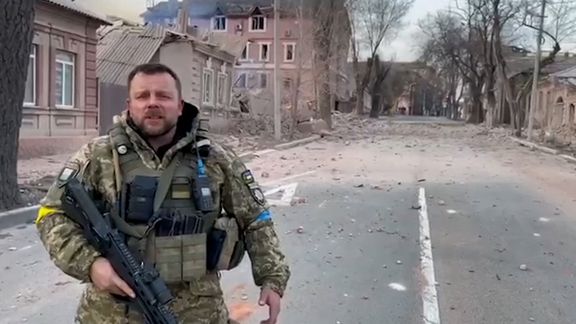 Russia tells Mariupol to surrender, but Ukrainian official is defiant - The  Washington Post