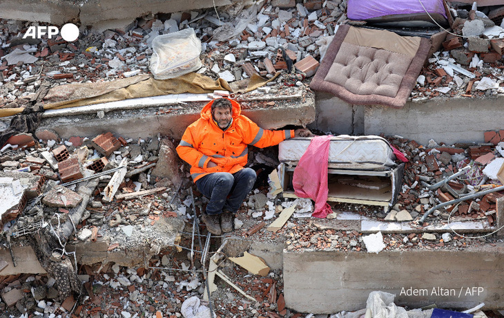 Những hình ảnh rơi nước mắt trong động đất ở Thổ Nhĩ Kỳ và Syria - Ảnh 6.