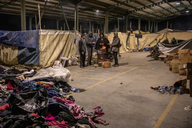 Hơn 1 triệu người ngủ trong lều trại lạnh âm 9 độ C ở Thổ Nhĩ Kỳ và Syria - Ảnh 4.