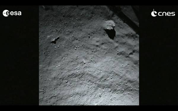 Những hình ảnh bề mặt sao chổi rõ nét đầu tiên của nhân loại