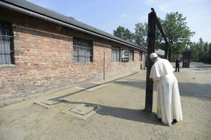 SS. Papa Francesco - Viaggio Polonia GMG-Visita ad Auschwitz

29-07-2016


@Servizio Fotografico - L'Osservatore Romano