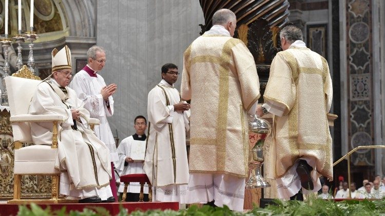 Pope Francis celebrates Chrism Mass in St. Peter's Basilica
