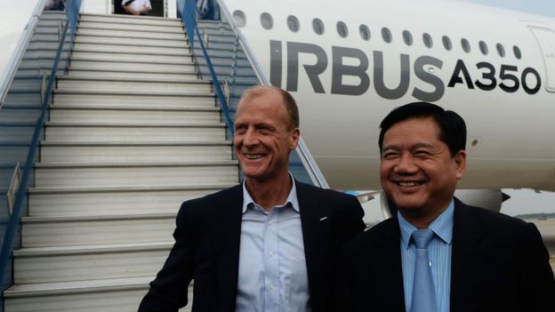 ông Đinh La Thăng (phải) khi làm Bộ trưởng Giao thông và ông Tom Enders, CEO của Airbus Group