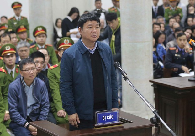 Ông Đinh La Thăng (giữa) trong phiên tòa tại Hà Nội hôm 8/1/2018.