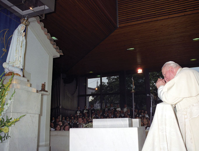 Saintly Devotion to Fatima: St. John Paul II, Pius XII and Fulton ...