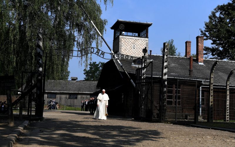Pope Francis makes silent visit to Auschwitz