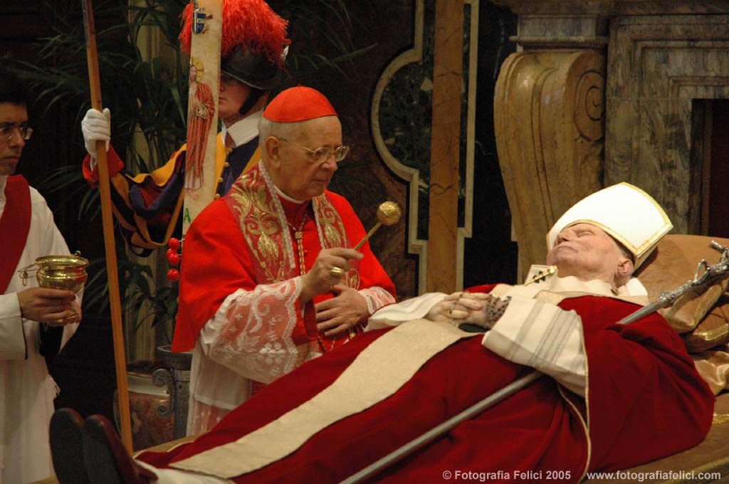Funeral Pope John Paul II, 2005 | St john paul ii, Pope john paul ...